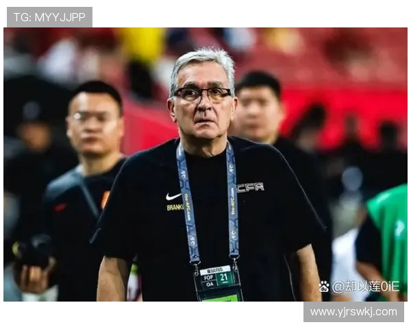 足球世界风云变幻探索赛场背后的技术革新与运动员成长历程 足球世界风云变幻探索赛场背后的技术革新与运动员成长历程