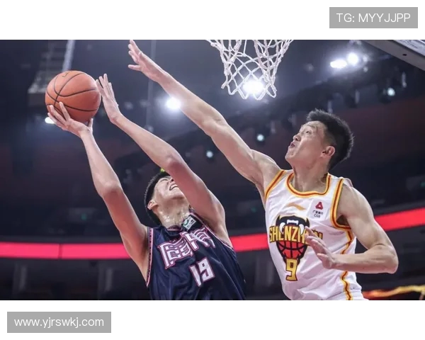 上海久事主场激战深圳马可波罗双方鏖战四节上演精彩篮球对决