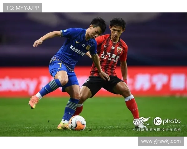 上港与苏宁激战正酣值班人员全力以赴守护赛事安全