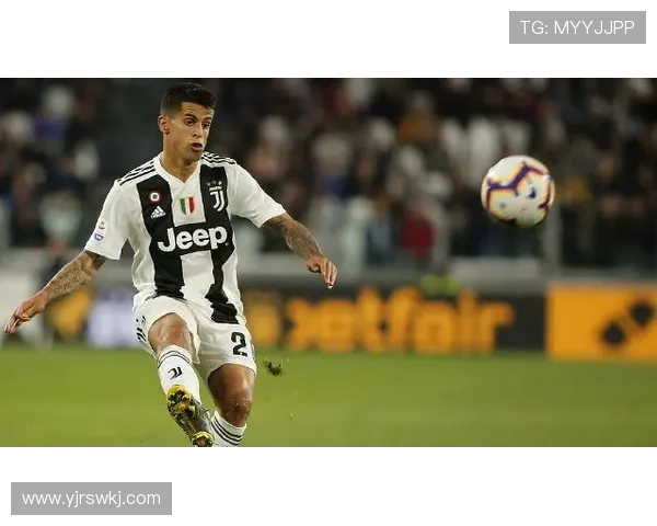 坎塞洛的足球之路：从天才少年到世界级后卫的成长历程与挑战