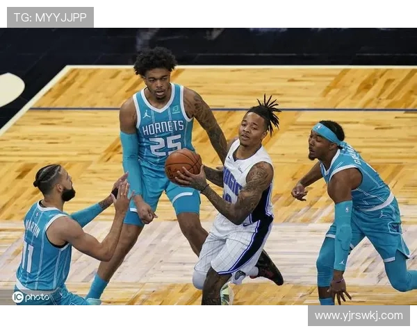 富尔茨与鲍尔的对决揭示了年轻球员的潜力与未来发展方向 富尔茨与鲍尔的对决揭示了年轻球员的潜力与未来发展方向